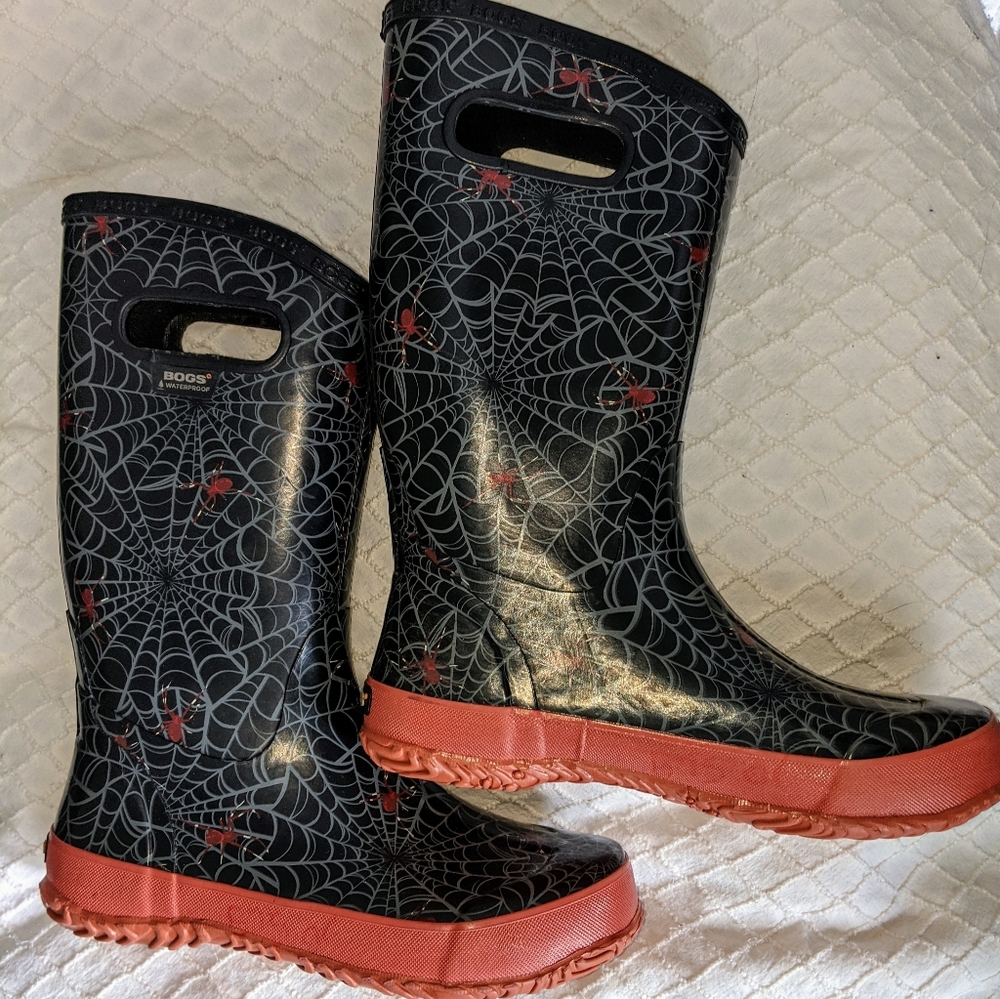 Bogs spider rain boots youth sz 6